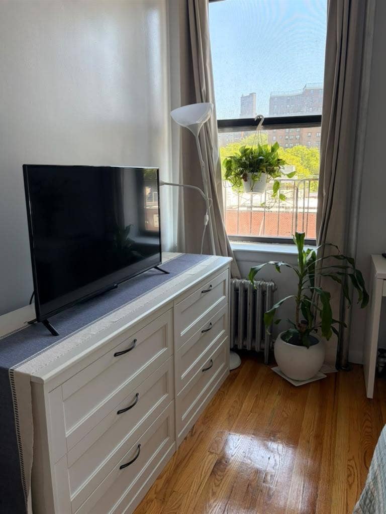 Sunny, fully equipped studio