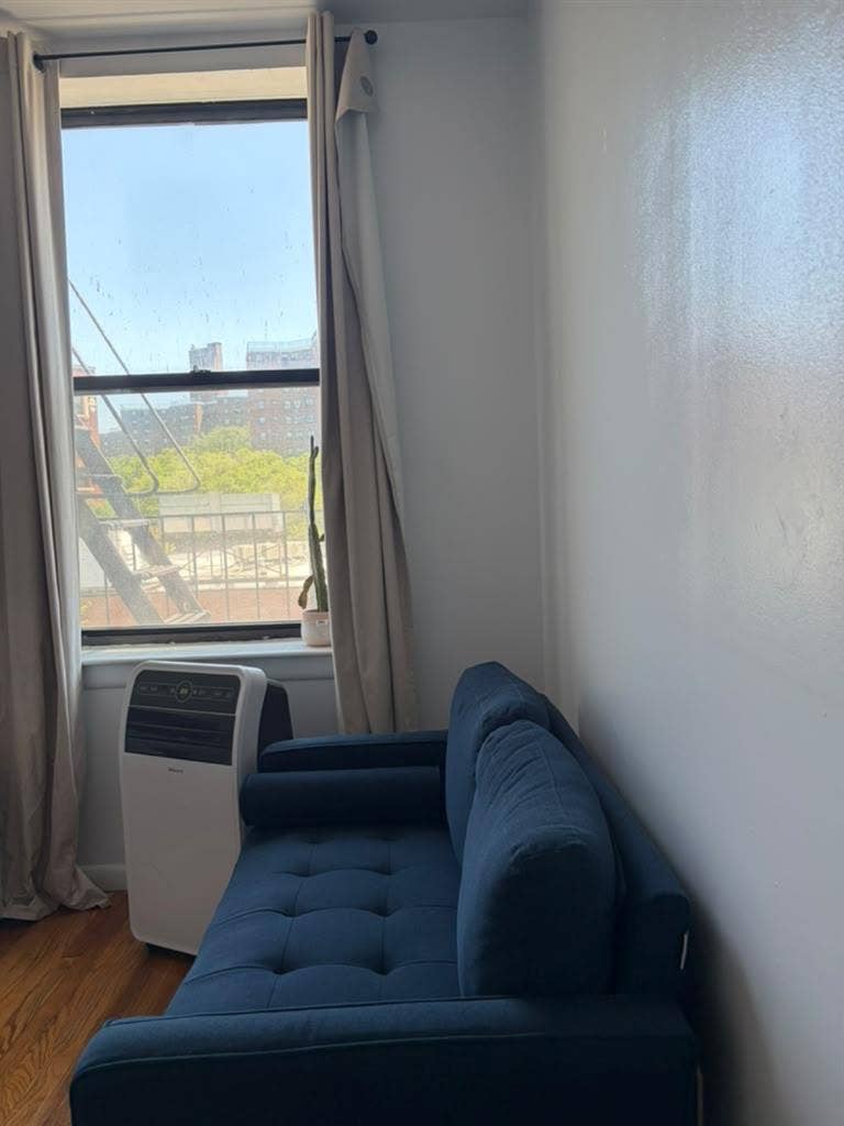 Sunny, fully equipped studio