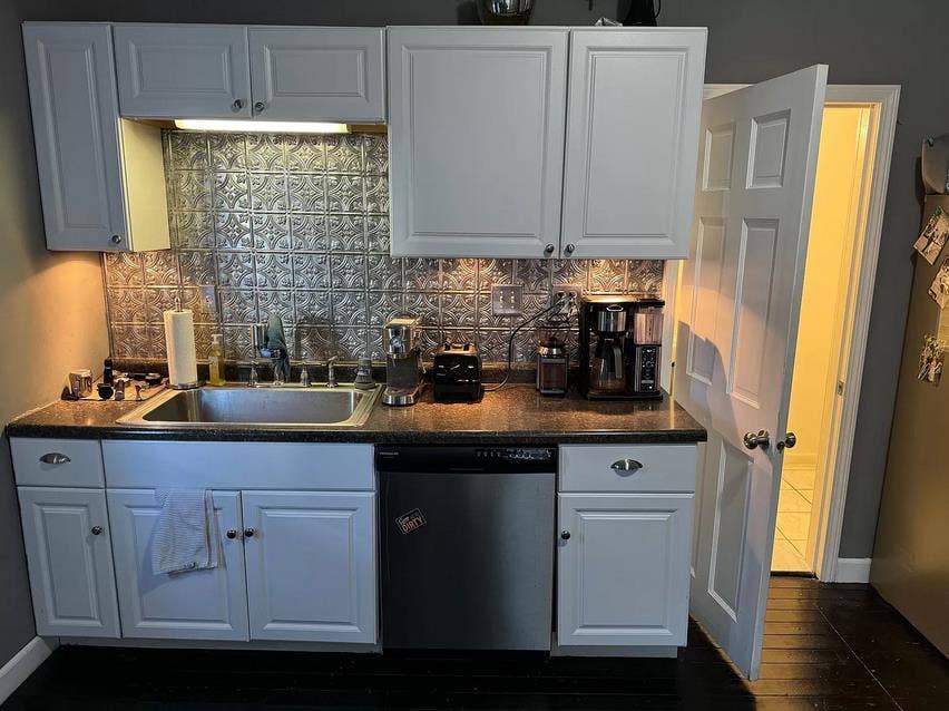 Clean & Move-In Ready Apartment