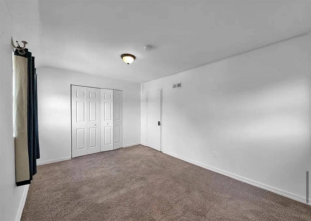 Student looking 4 roomate $490 room