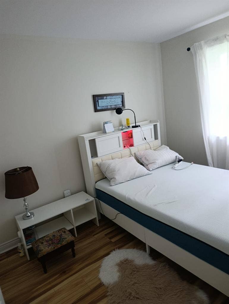 Looking to share one spare room