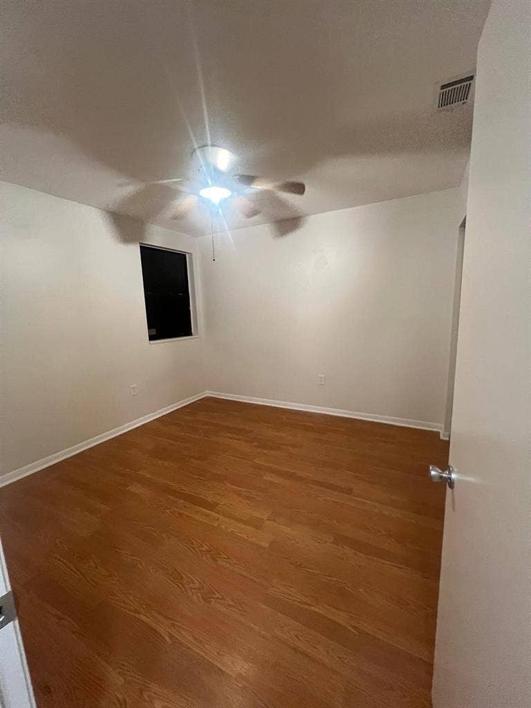 Spacious Townhome 88th & 136