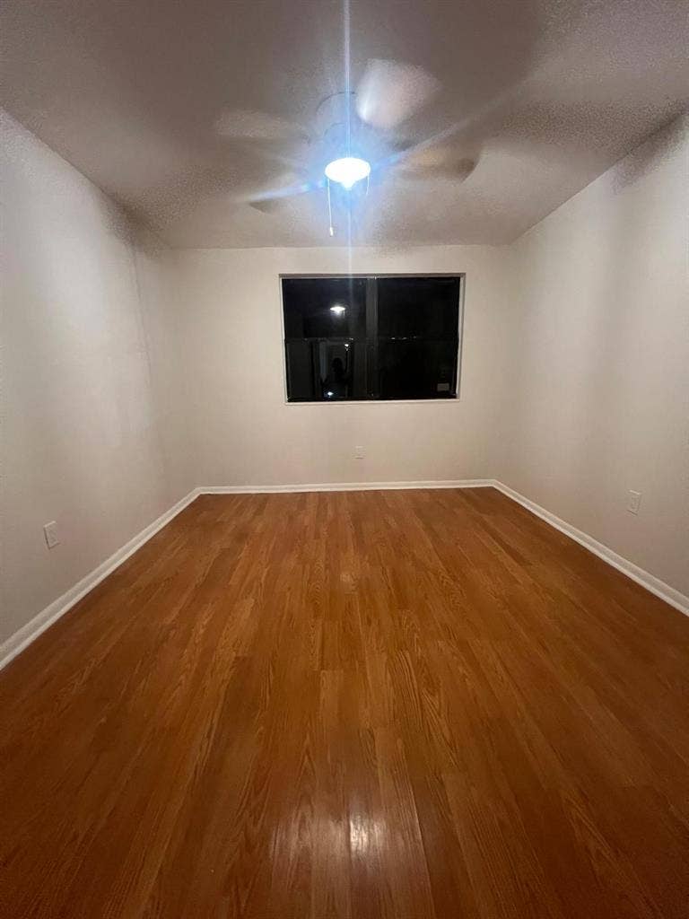 Spacious Townhome 88th & 136