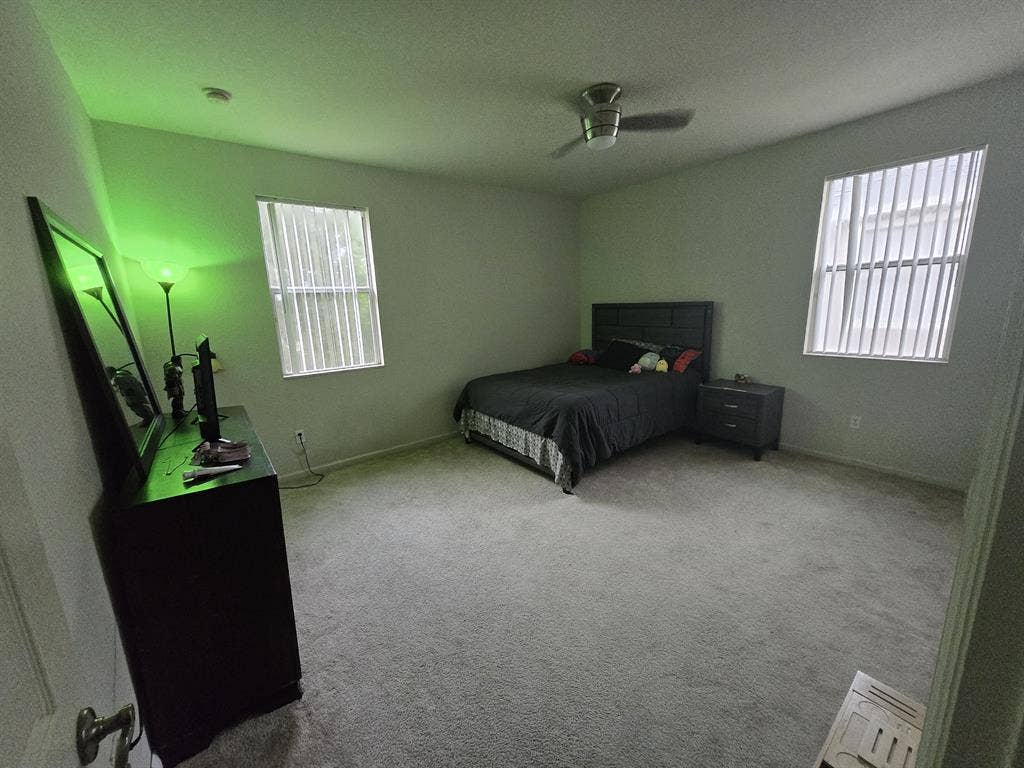 1 room available near the loop