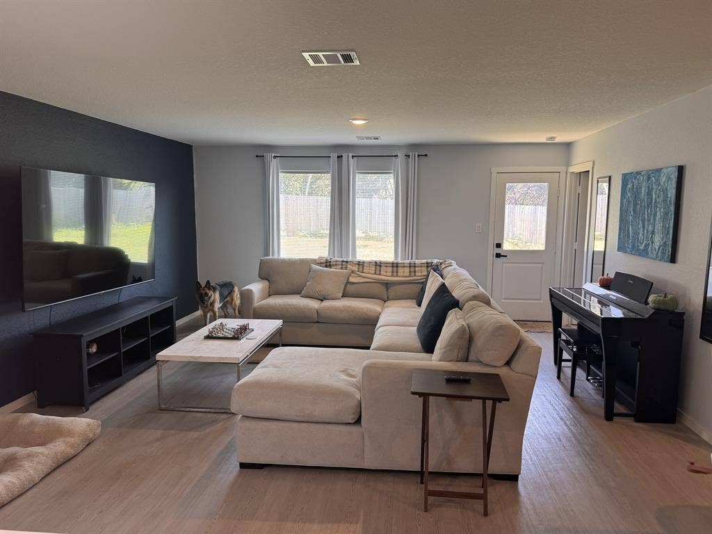 Private Room + Bathroom Access
