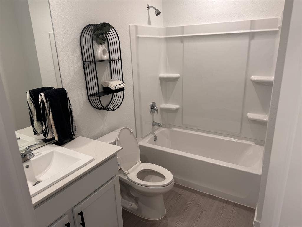 Private Room + Bathroom Access