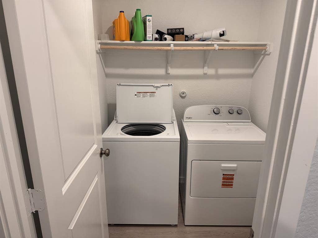 Private Room + Bathroom Access