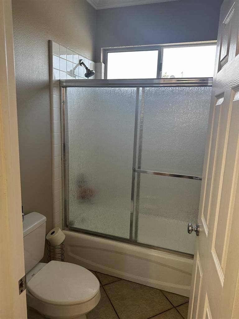 Single bedroom for rent