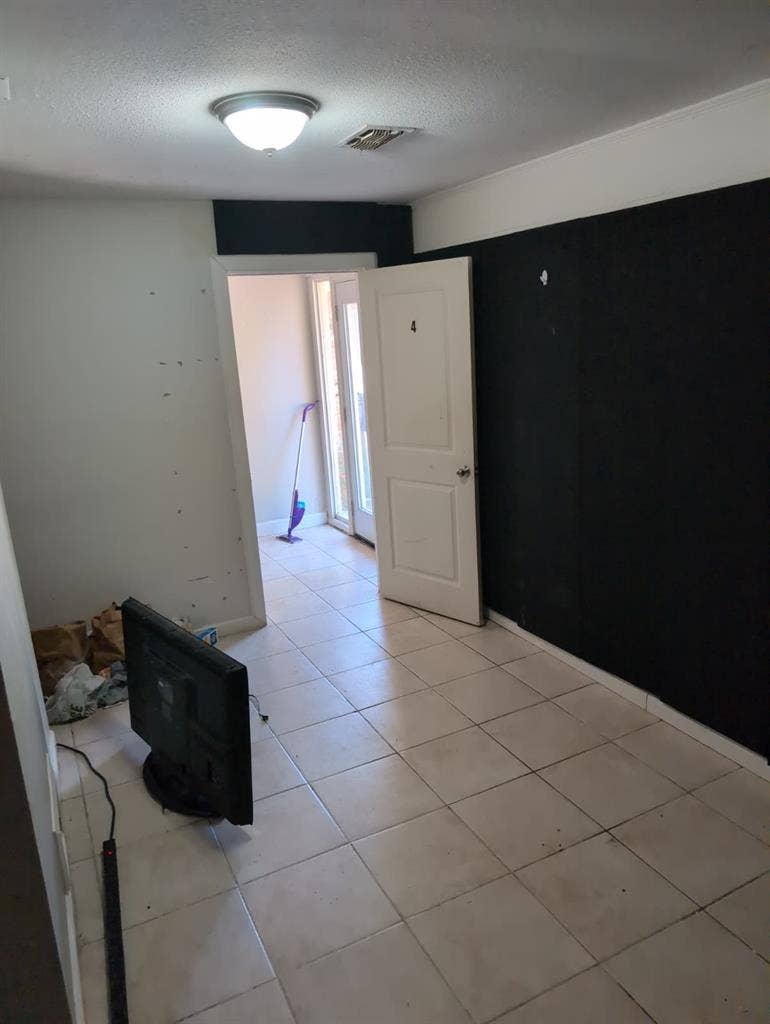 2 Roms for rent!