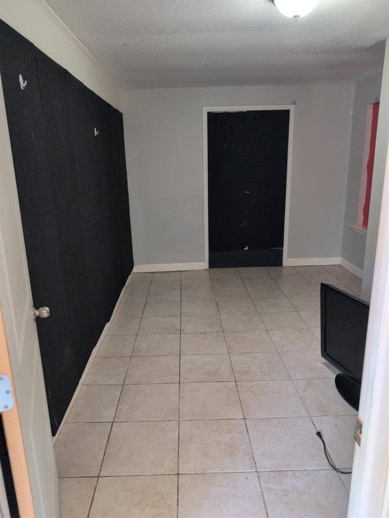 2 Roms for rent!