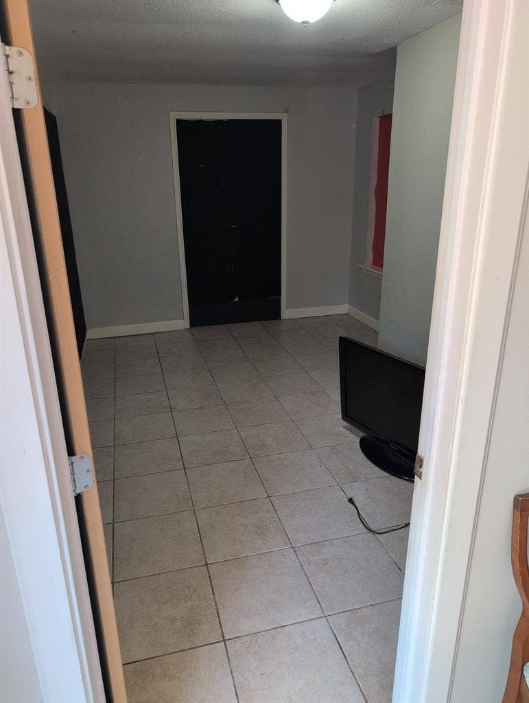 2 Roms for rent!