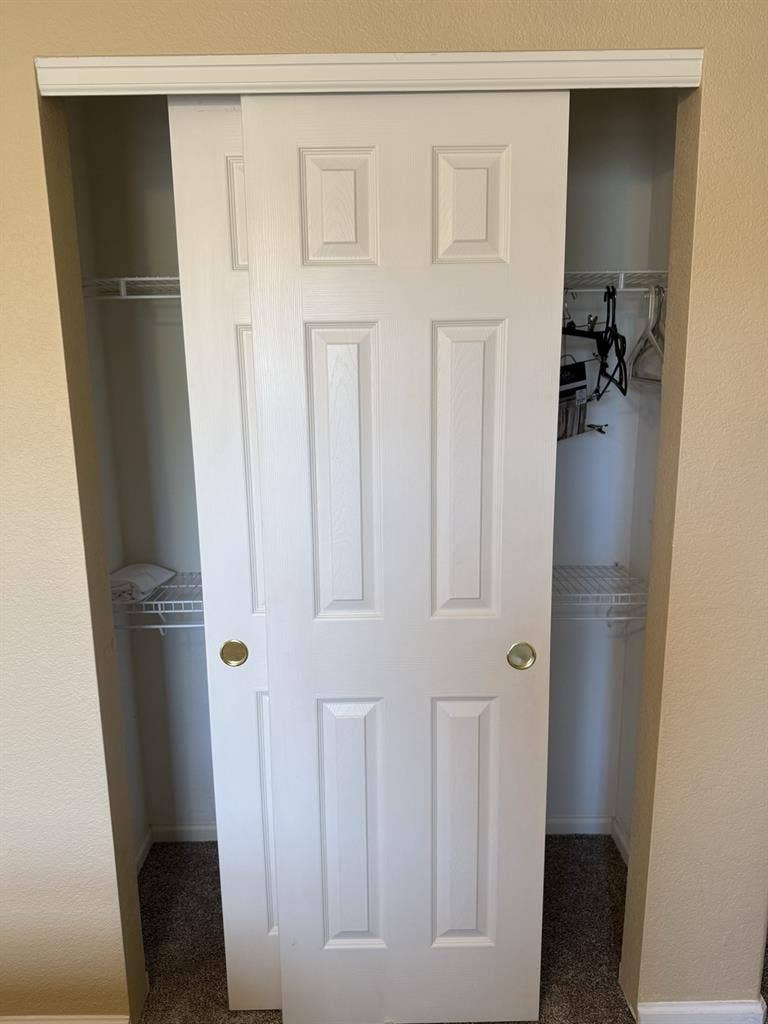 Furnished room with private bathroo