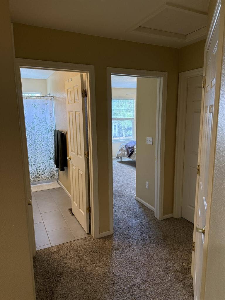 Furnished room with private bathroo