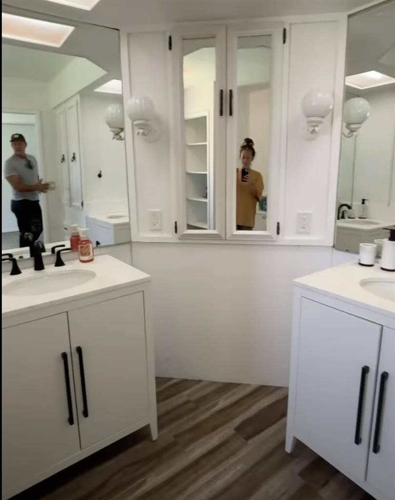 Private room w/ bathroom, 5 acres