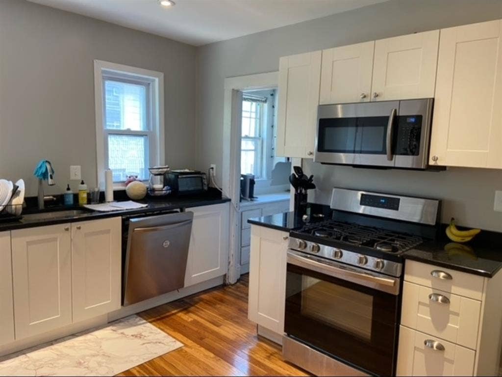 Looking for two new roomates 9/1