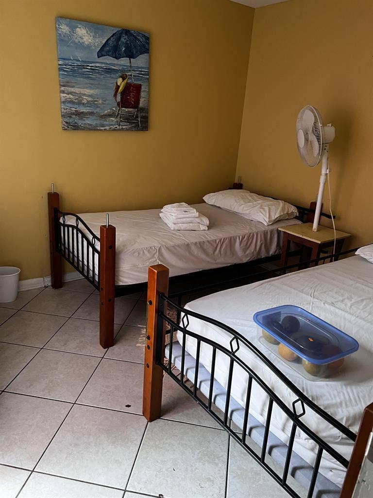 3 BR2.5 Ba 2 blocks to ocean