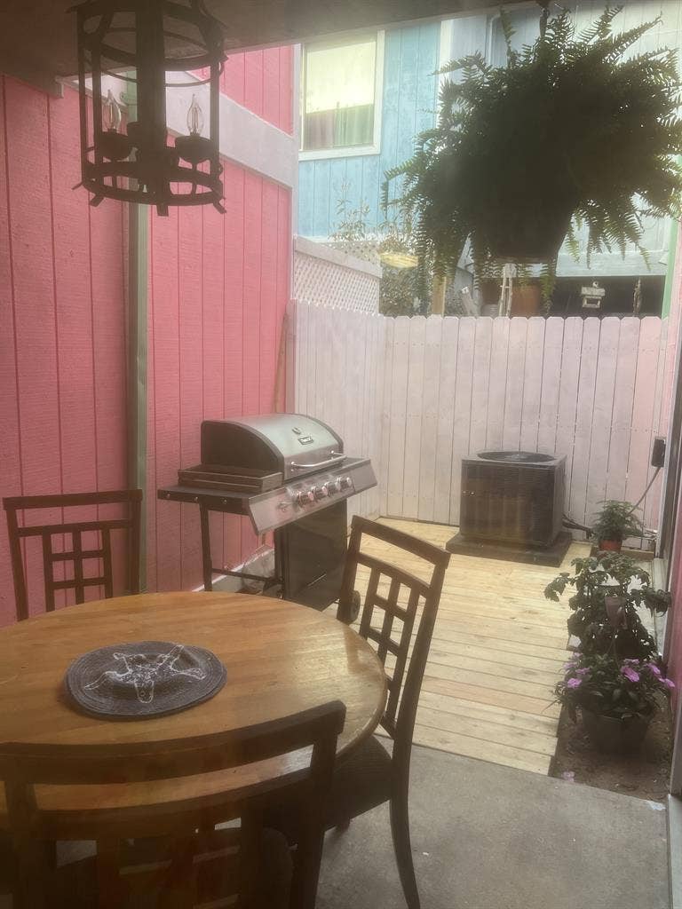 3 BR2.5 Ba 2 blocks to ocean