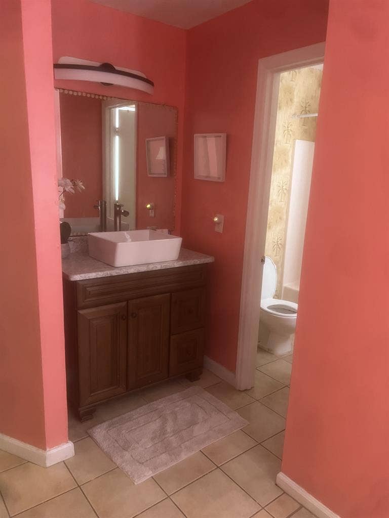3 BR2.5 Ba 2 blocks to ocean