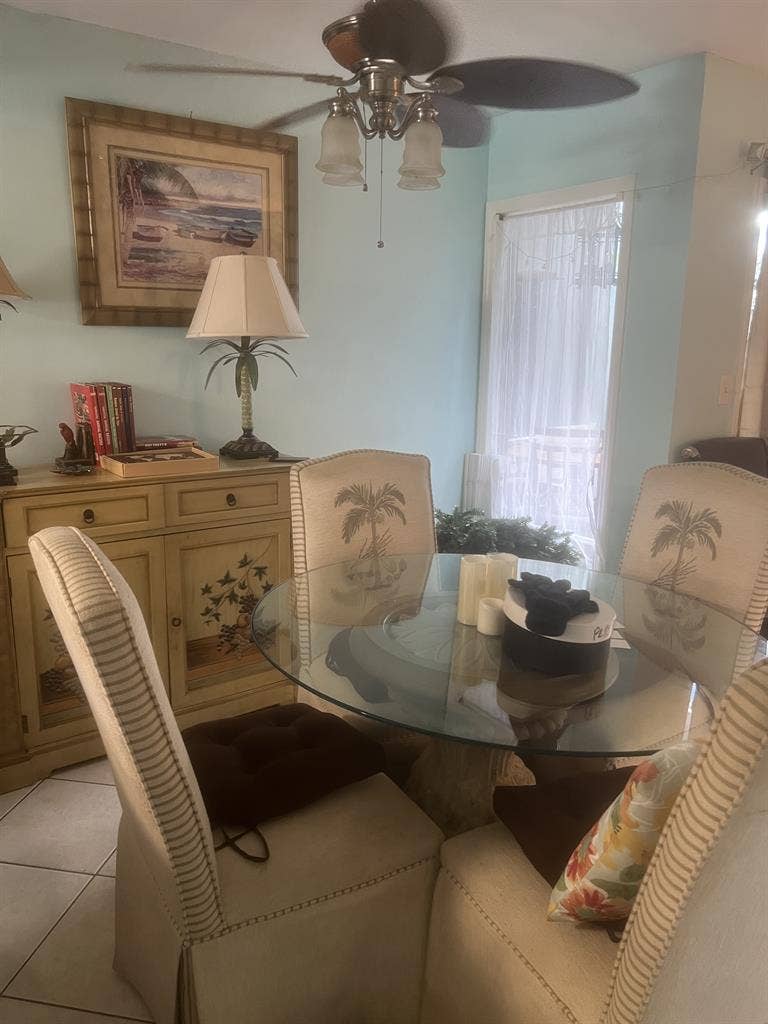 3 BR2.5 Ba 2 blocks to ocean