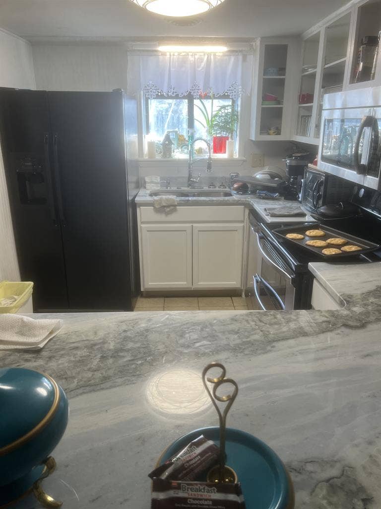 3 BR2.5 Ba 2 blocks to ocean