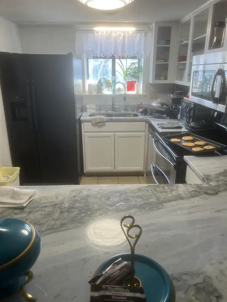 3 BR2.5 Ba 2 blocks to ocean