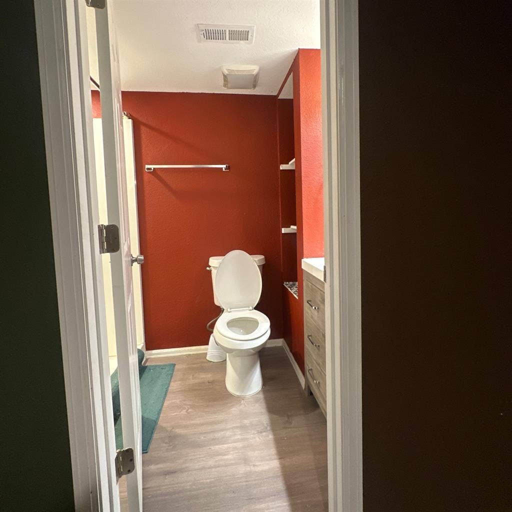 Looking for a roommate!