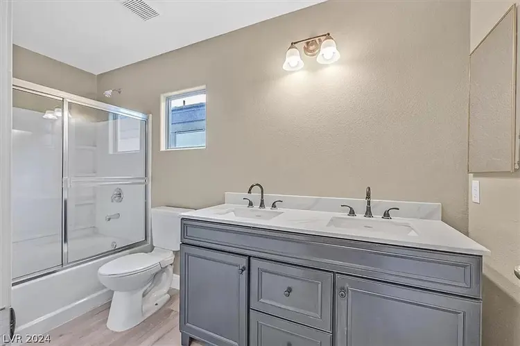 Private master bedroom
