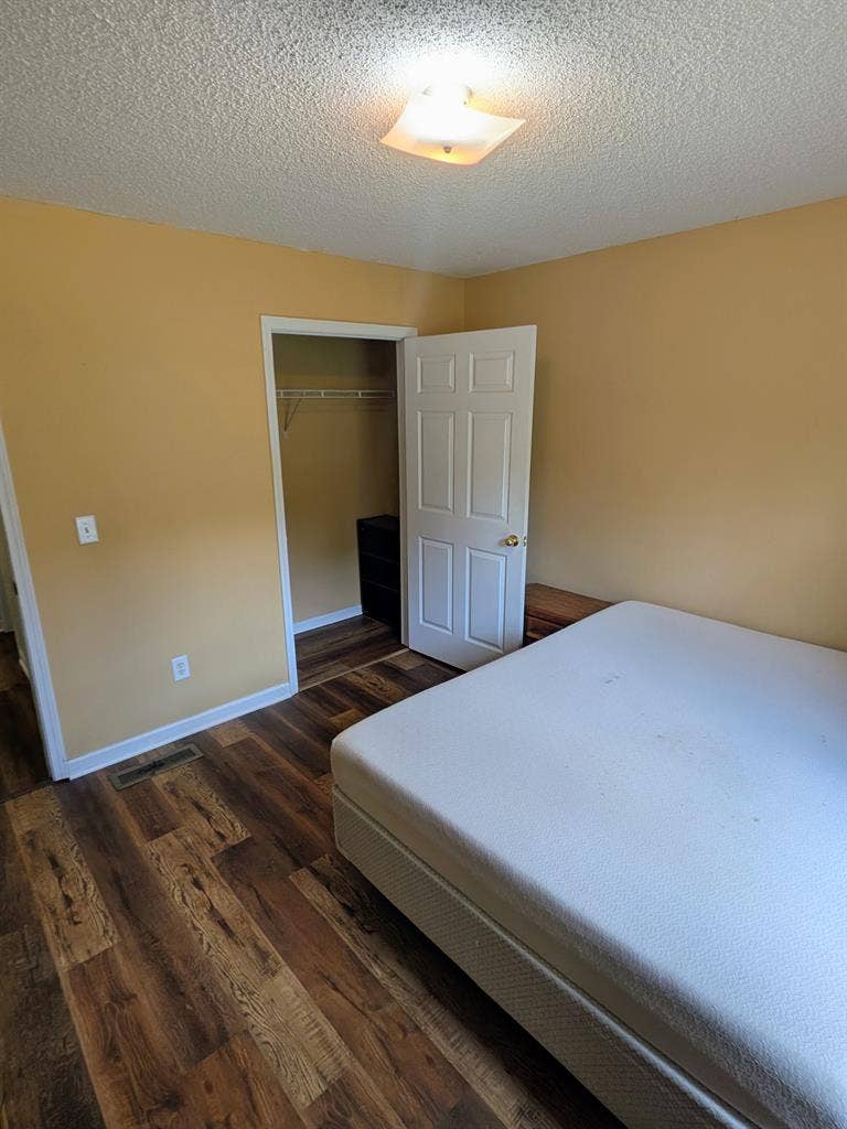 Nice furnished room with flat rent