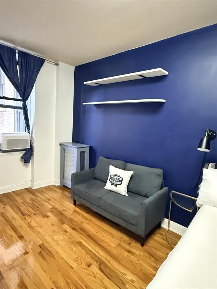 Room for rent!