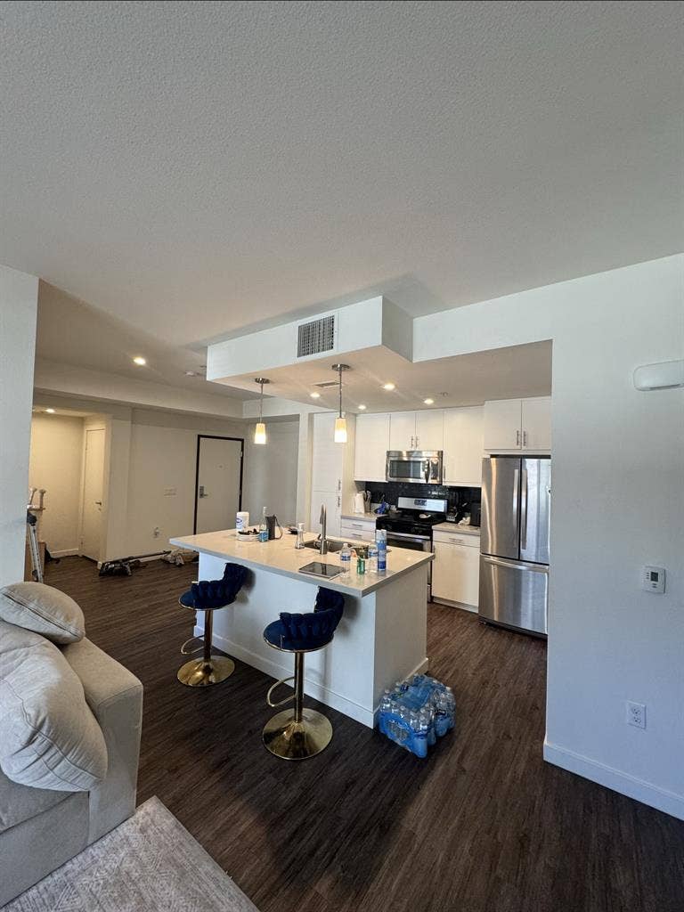 Looking for a female roommate