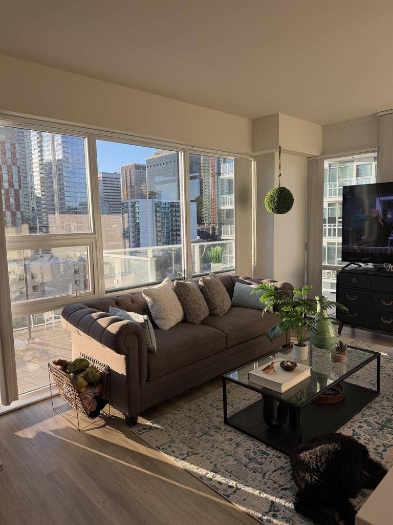 Highrise w/ En-suite Bathroom