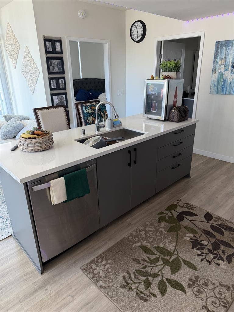 Highrise w/ En-suite Bathroom