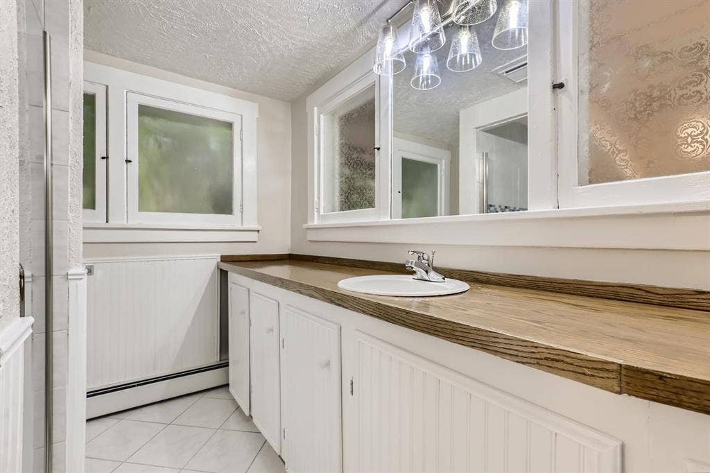 4 BR in Denver