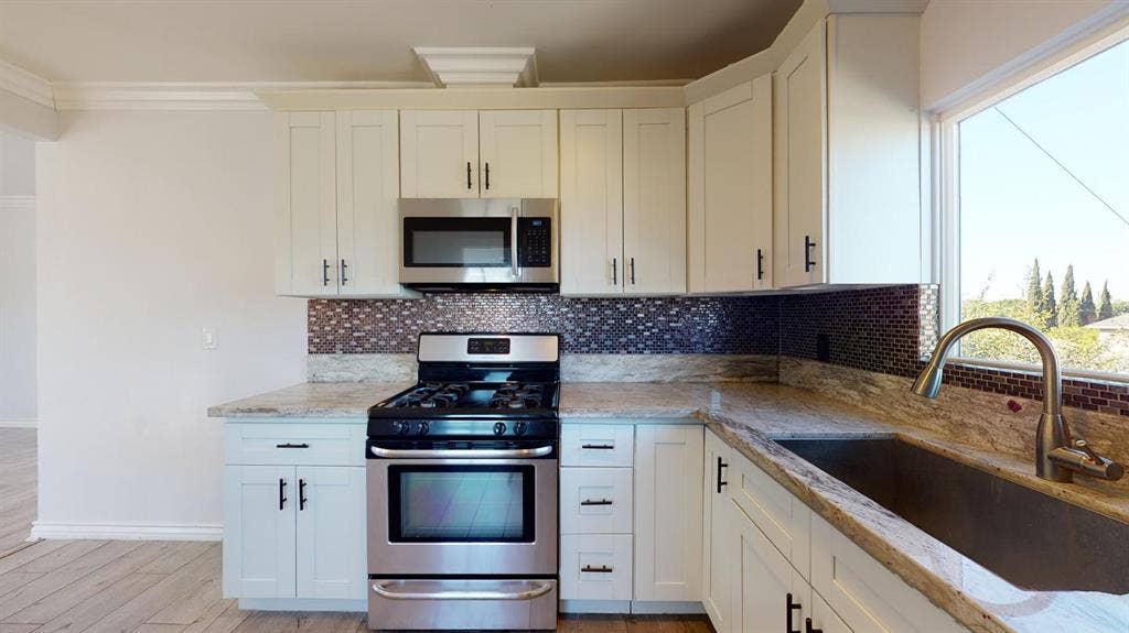 2 BR in Los Angeles