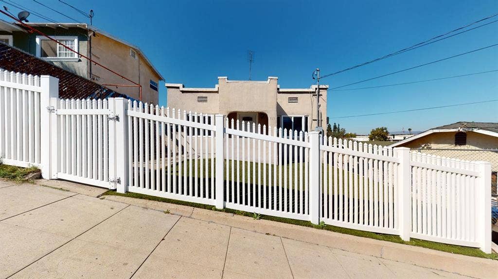 2 BR in Los Angeles
