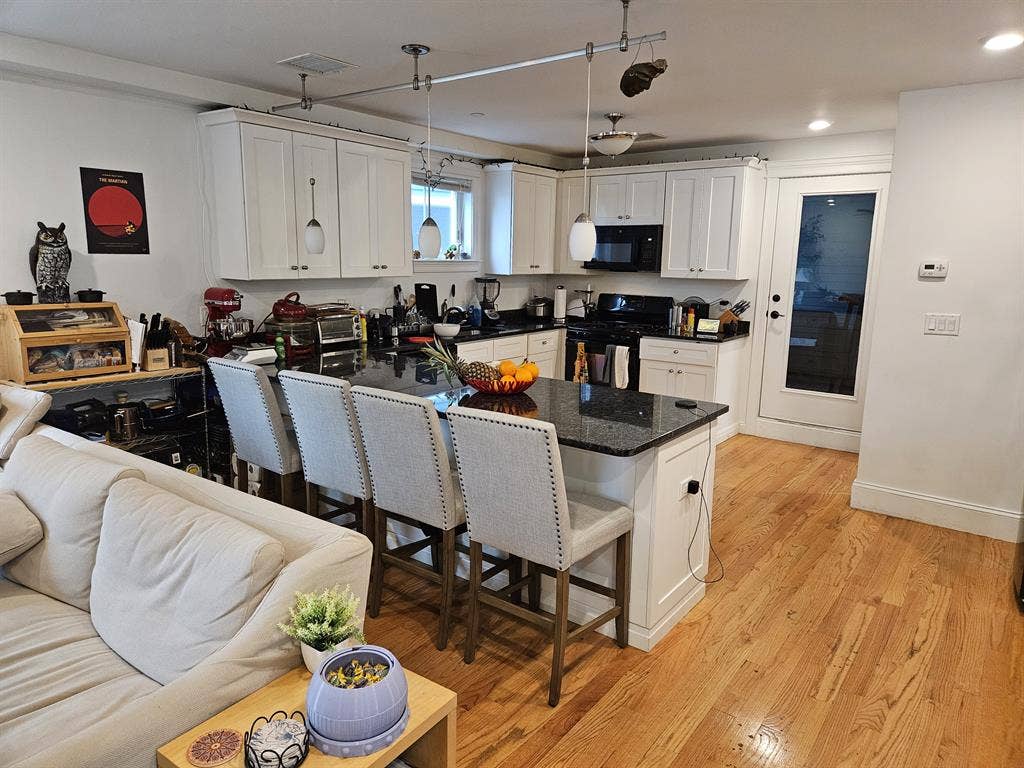 Lower Allston Duplex, 3 Baths, AC