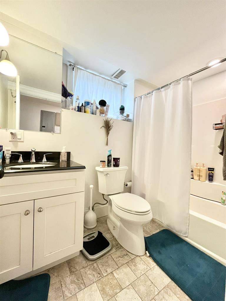 Big, New 5 bed, W/d, A/C, parking