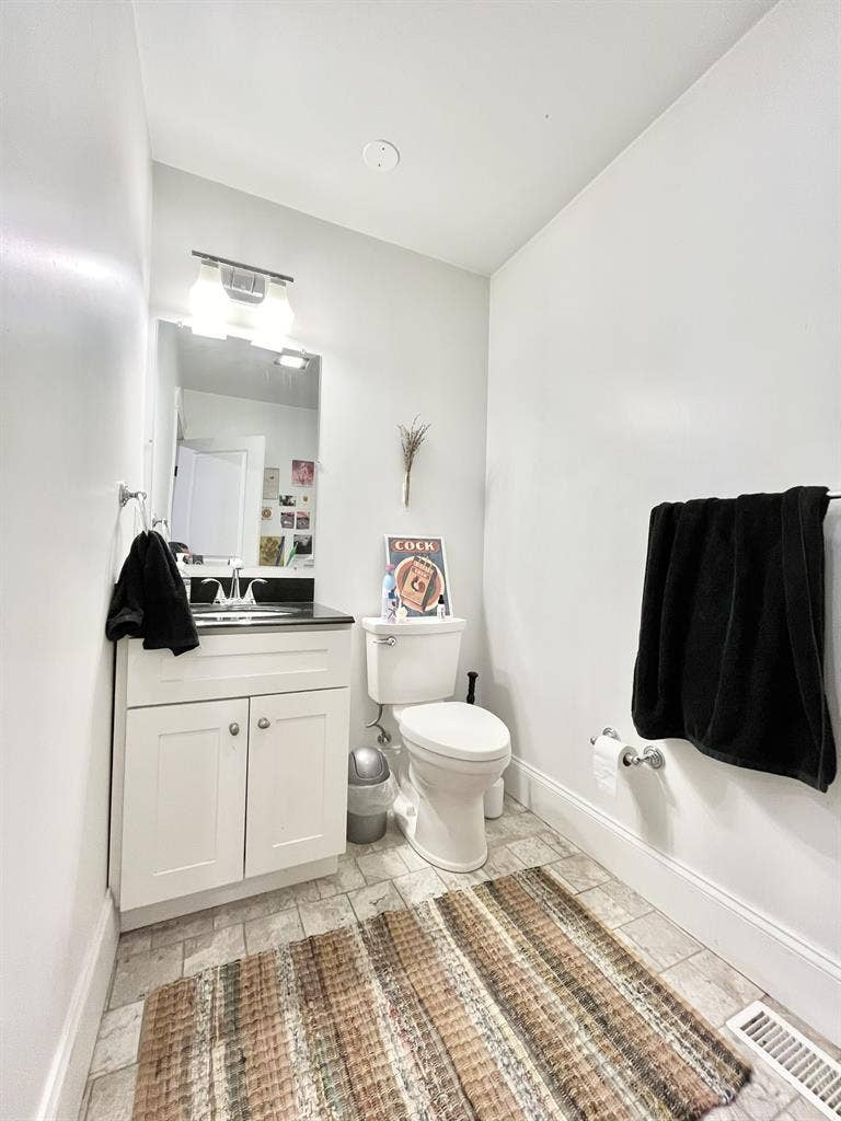 Big, New 5 bed, W/d, A/C, parking