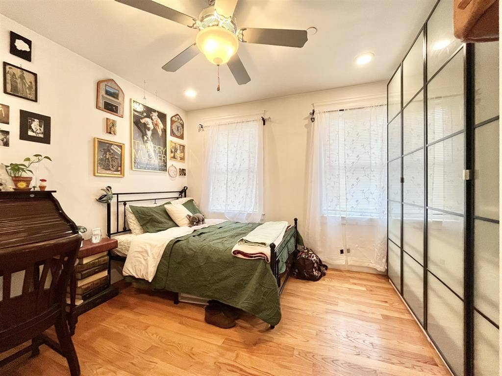 Big, New 5 bed, W/d, A/C, parking
