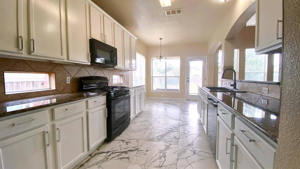 *New*House share! Immediate move in
