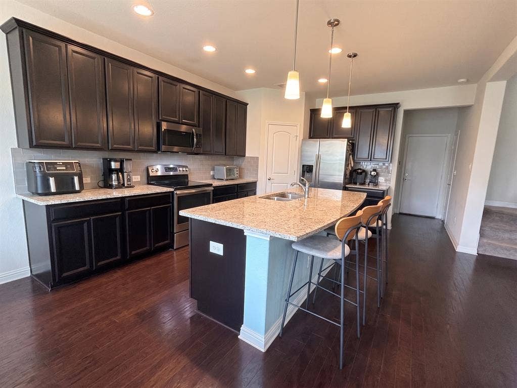 *NEW* ISO north austin roommate!