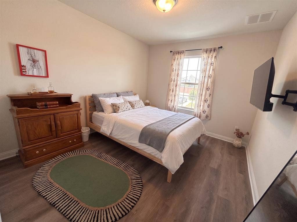 *NEW* ISO north austin roommate!