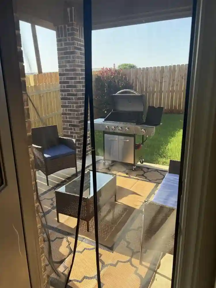I’m looking for female to rent room