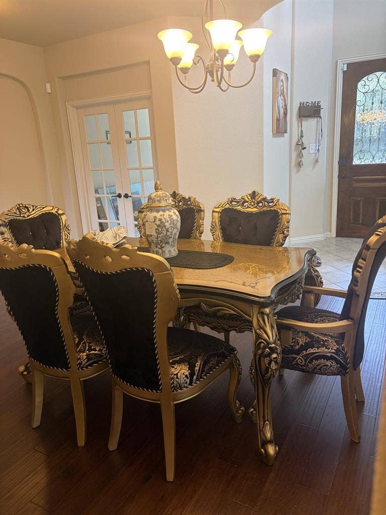 I’m looking for female to rent room