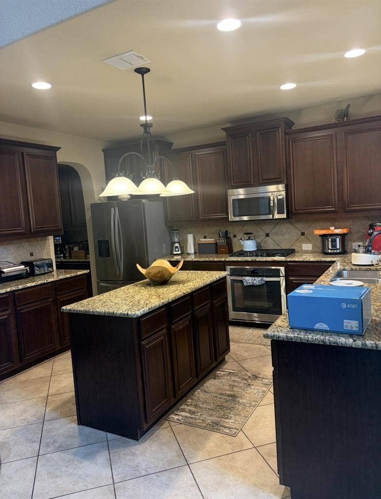 I’m looking for female to rent room