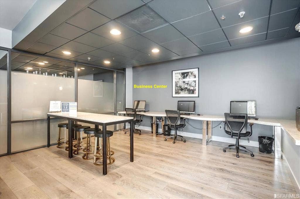 Nr SF Caltrain - Master Bed & Bath