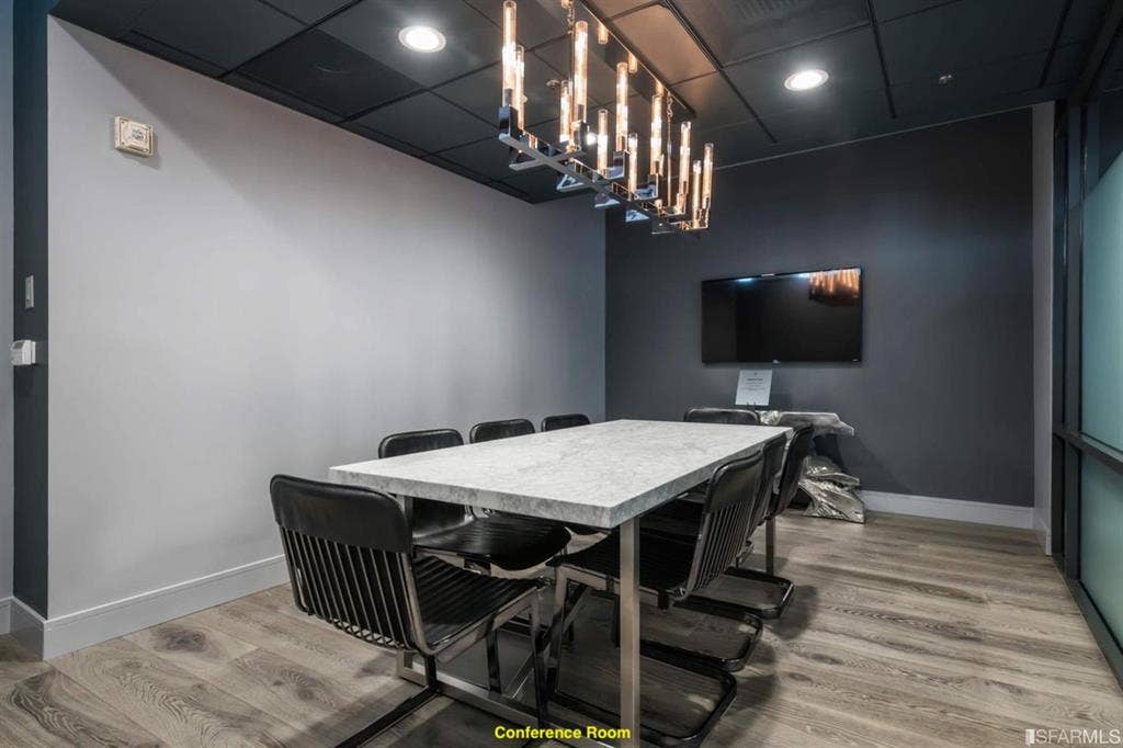 Nr SF Caltrain - Master Bed & Bath