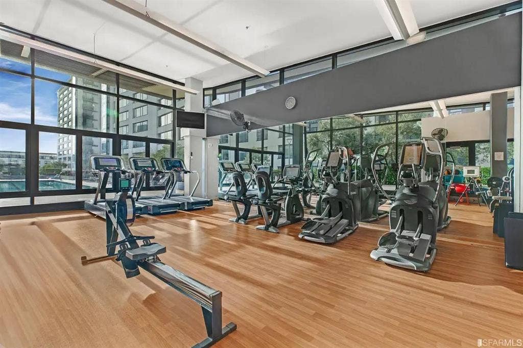 Nr SF Caltrain - Master Bed & Bath