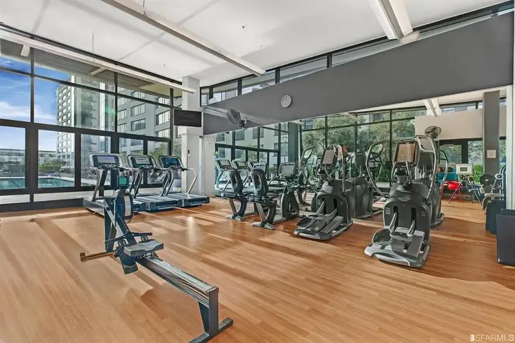 Nr SF Caltrain - Master Bed & Bath