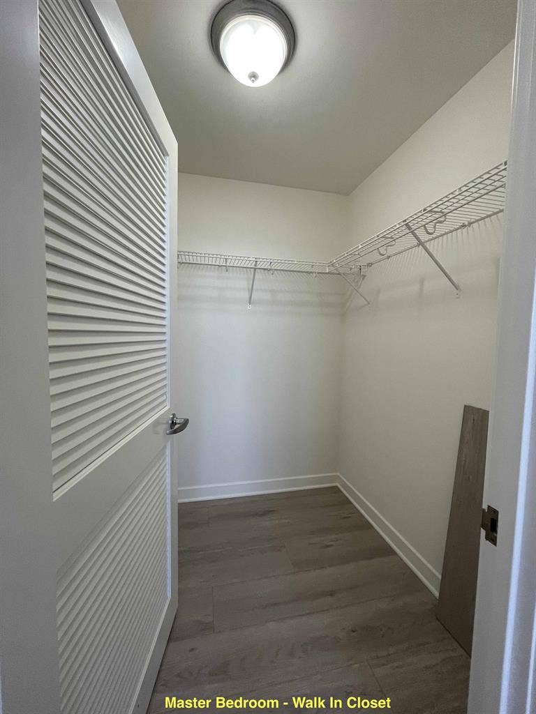 Nr SF Caltrain - Master Bed & Bath